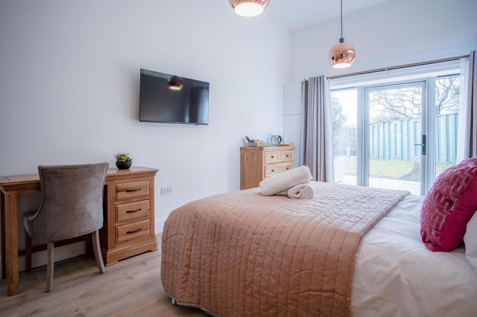 Suite 12 - Sleeping Giant Hotel - Pen Y Cae Inn Брекън Екстериор снимка