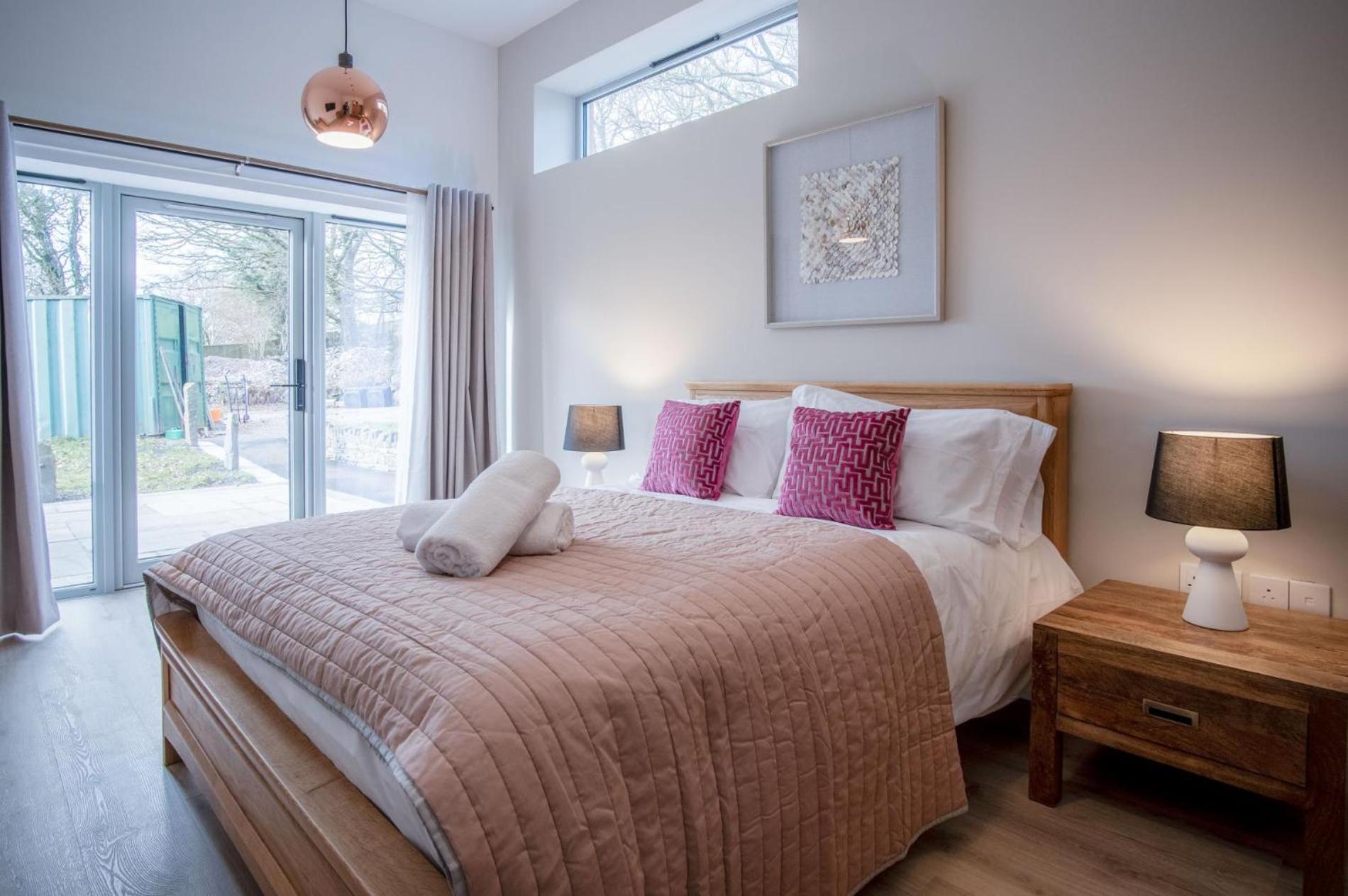 Suite 12 - Sleeping Giant Hotel - Pen Y Cae Inn Брекън Екстериор снимка
